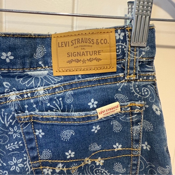 Levi's Denim Wide Leg Jeans with White Floral Boho Pattern - Picture 6 of 9